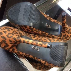 ❤️NEW❤️ PRICE FIRM J LO leopard peeptoe 5” heels